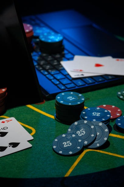 Live dealer studio Dragon Tiger Live dealer studio with card table
